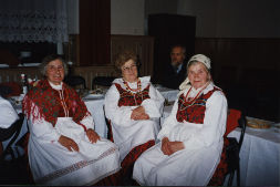 (od lewej) Leokadia Grbkowska z Lututowa, Honorata 
Poszaska i Marianna Ku z Kliczkowa Maego
